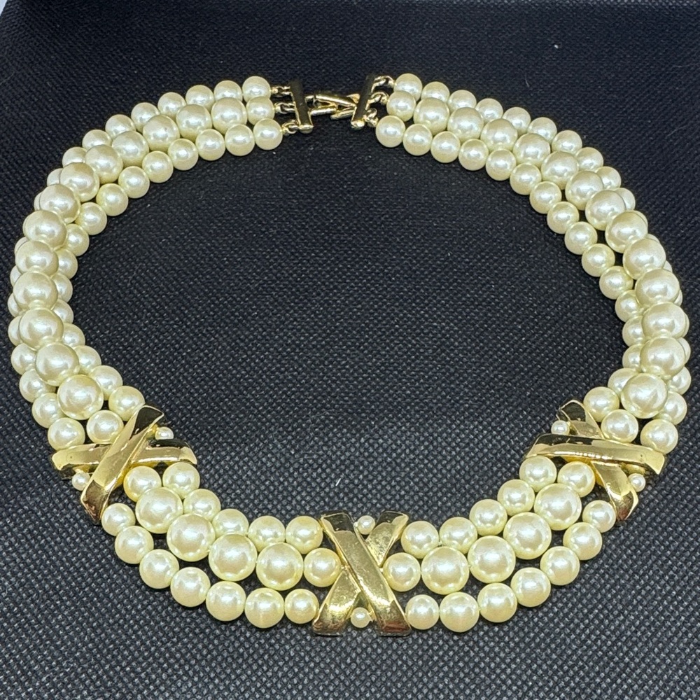 Elegant Gold and Cream Pearl Necklace